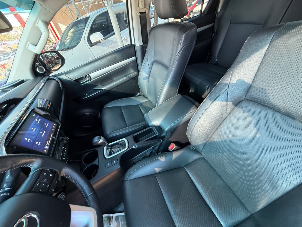 Toyota Hilux Cd Srx 4X4 2.8 TDI 16V Diesel Aut. - foto 4