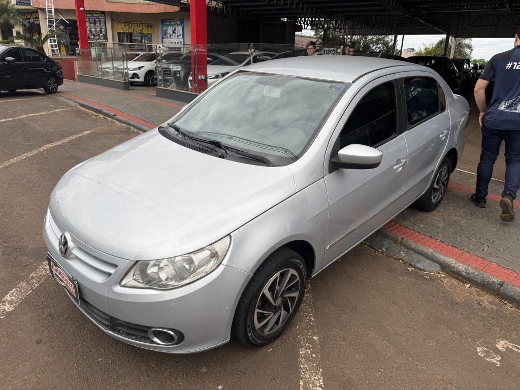 VOLKSWAGEN VOYAGE 1.6 TOTAL FLEX 2013